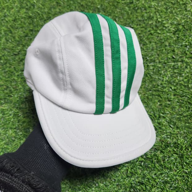 아디다스 헬라스 4패널 화이트×그린 스트라이프 캡