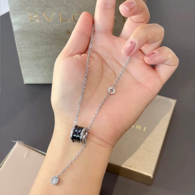 불가리 비제로원 락 흑세라믹 목걸이 정품 팝니다