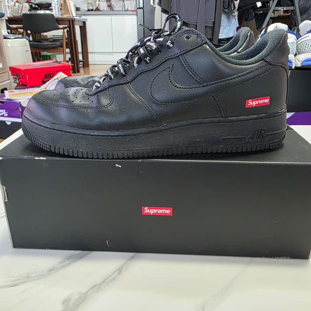 슈프림 X 에어포스1 블랙 280 사이즈