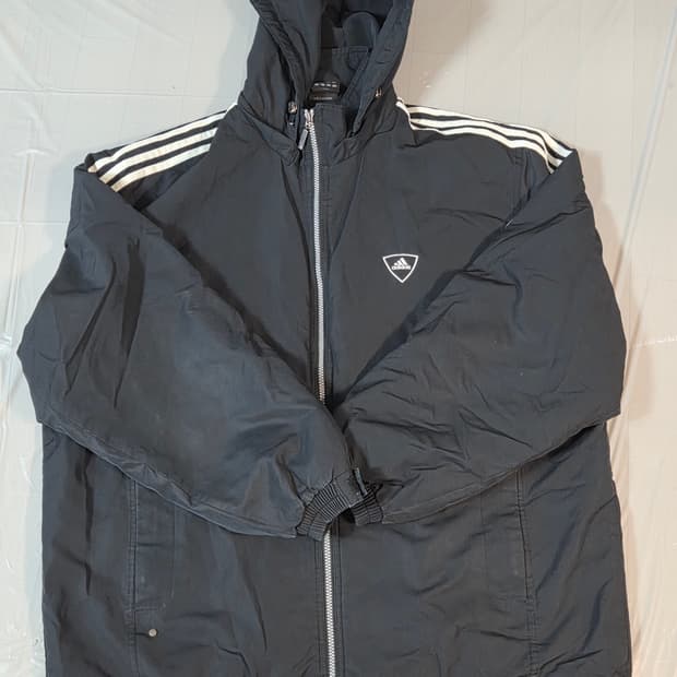 아디다스 바람막이 판매합니다.