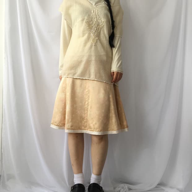 Ornament beads point woolen knit top