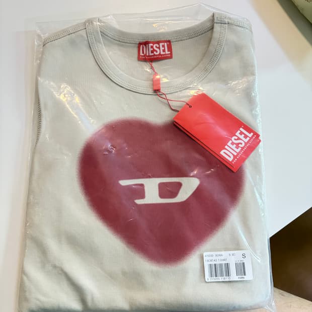 디젤 여성 하트반팔 새상품 스몰사이즈