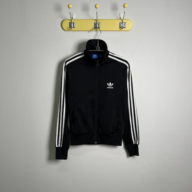 아디다스 파이어버드 백 빅로고 블랙 져지