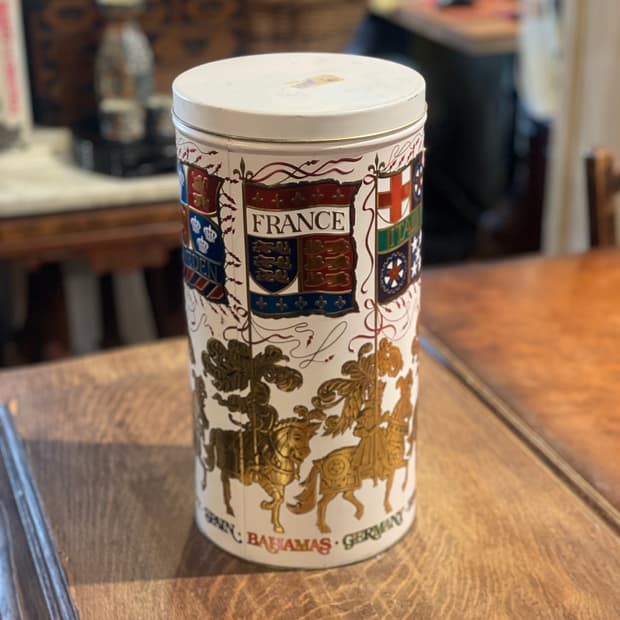 🍀미국산 중세 문장&국기 양각 원통형 대형 틴케이스