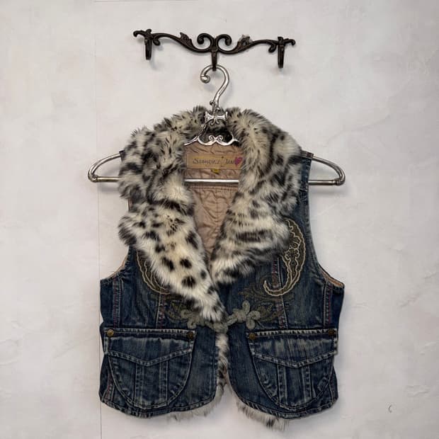 Washing denim oriental leopard fur vest