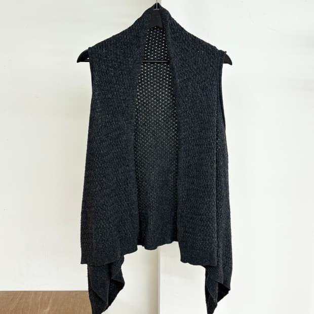 이세이 미야케 하트 차콜 울 오픈 베스트