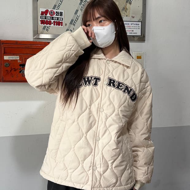 [unisex] 플로우 레터링 아이보리 퀄팅 패디드jk