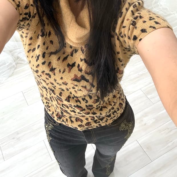 Leopard Turtleneck Short-Sleeve Knit Top