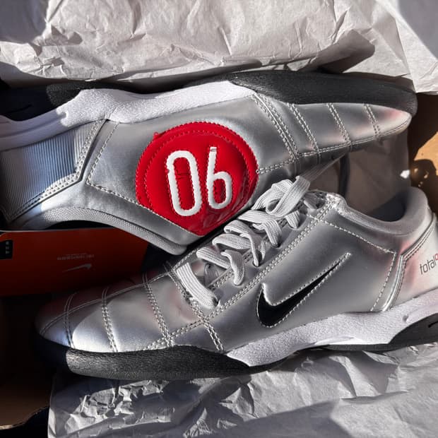 나이키 토탈 90 W 메탈릭 실버 245