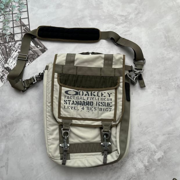 Oakley 오클리 숄더백