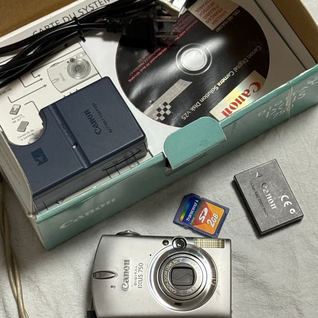 캐논 ixus750 익서스750 아일릿 원희 디카 ixy700