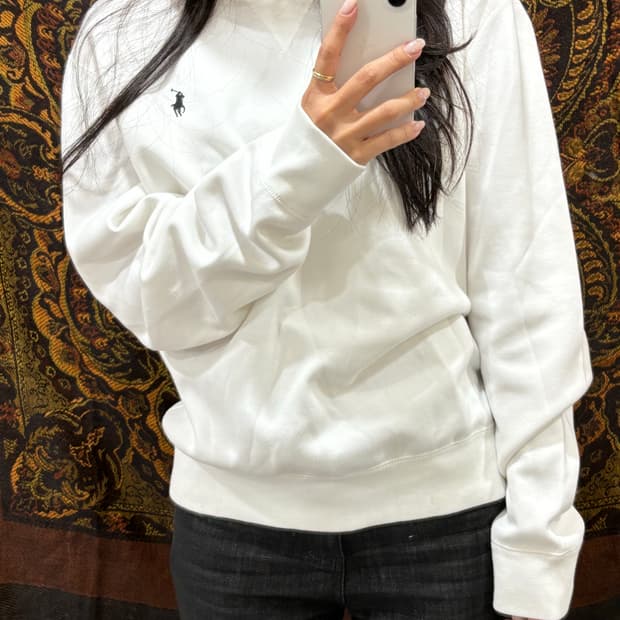 폴로 화이트 맨투맨