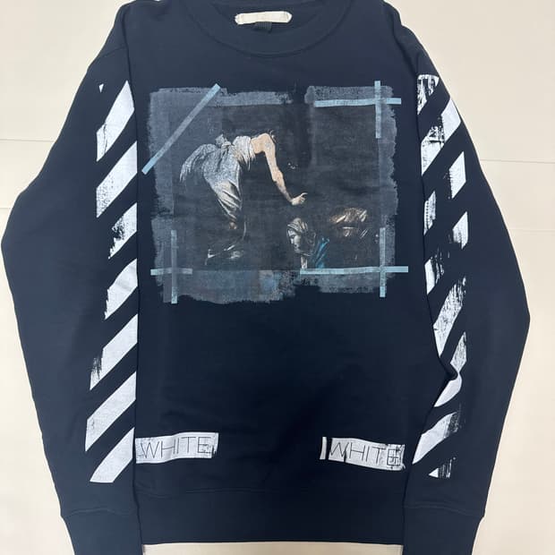 오프화이트 맨투맨 