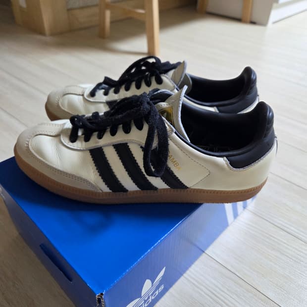 아디다스 삼바 크림화이트 코어블랙 235사이즈