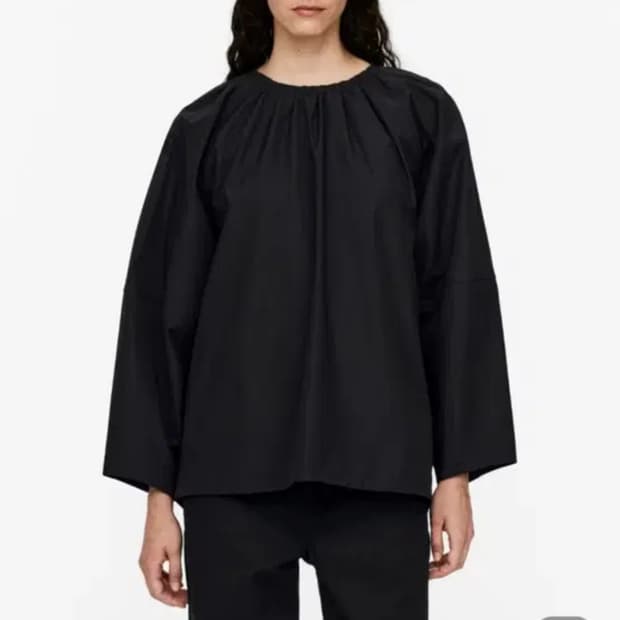 아르켓 스쿱넥 블라우스 블랙 32