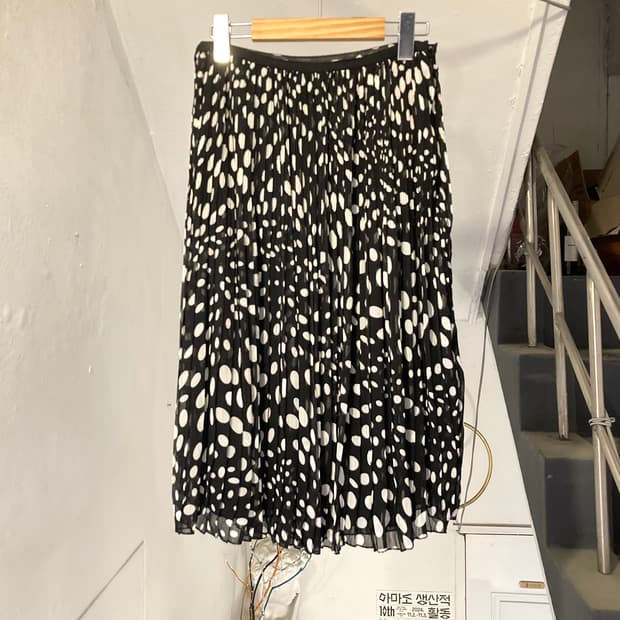 y2k 도트 프릴 플레어 미디 스커트