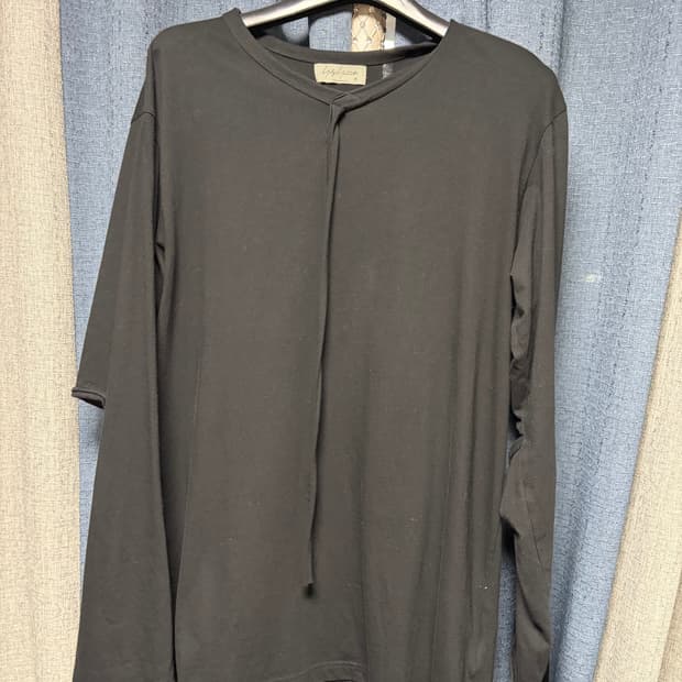 요지야마모토 컷아웃 디테일 티셔츠