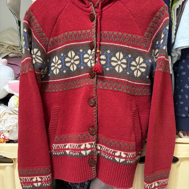 썰스데이 아일랜드 후드니트티 레드