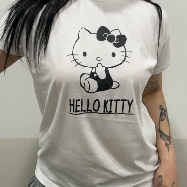 Sanrio Hello Kitty 헬로키티 라인 드로잉 반팔 티셔츠