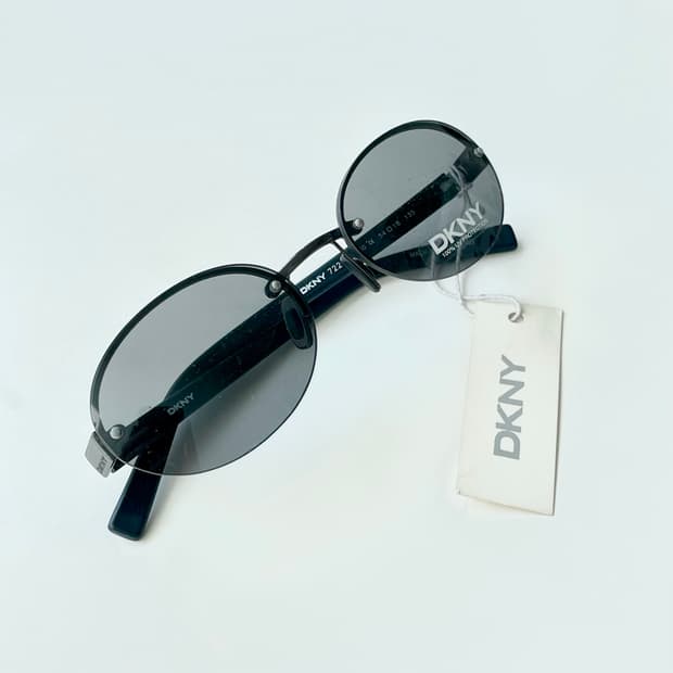DKNY 사의 빈티지 선글라스
