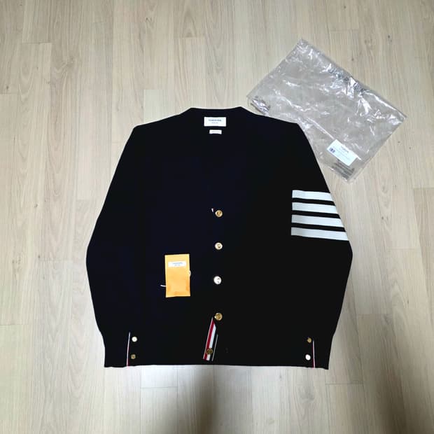 [3,새상품급]25ss 톰브라운 밀라노스티치 금장가디건