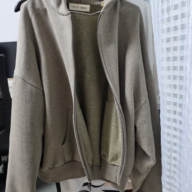 에센셜후드집업판매