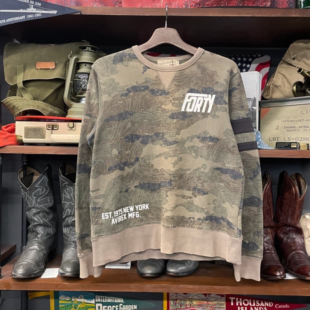 아비렉스 카모 패턴 스펠 아웃 맨투맨 스웻 셔츠