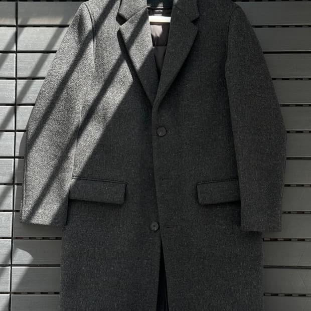 산드로 거위털 패딩 누빔 코트 95-100사이즈 팝니다.