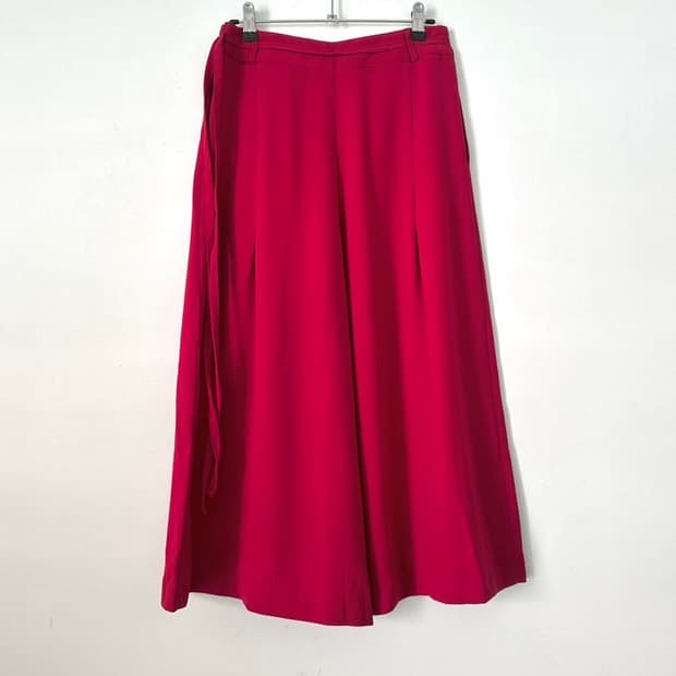 Scene tuck pants / red