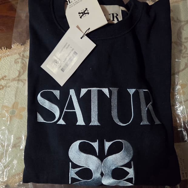 세터 네이비 블루 자수 맨투맨 새제품