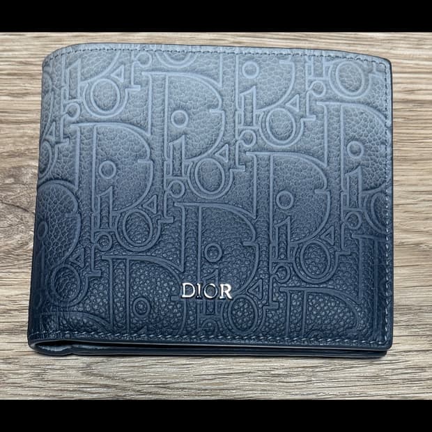 디올 한정판 지갑 판매합니다