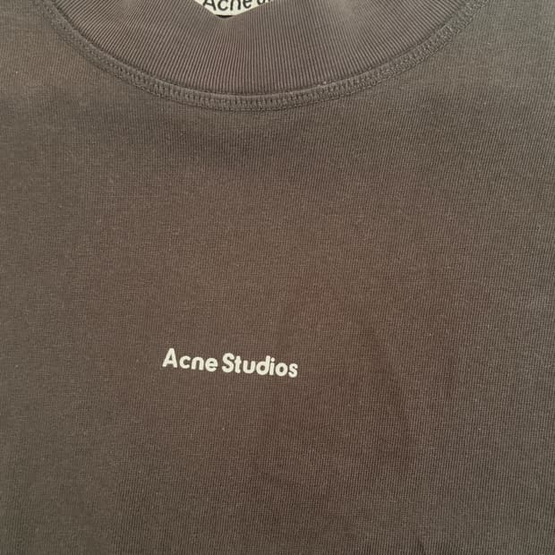  아크네 스튜디오(Acne Studios)  오버사이즈 로고 프린트 ts