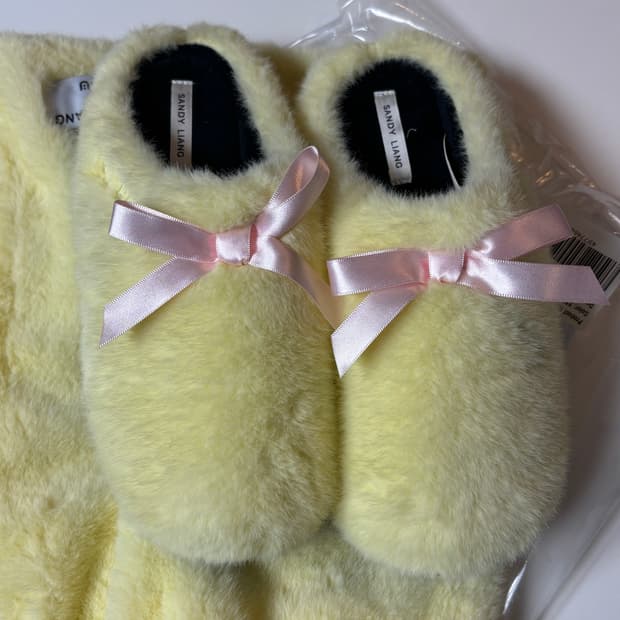 스부 X 샌디 리앙 더클링 슬리퍼 옐로우