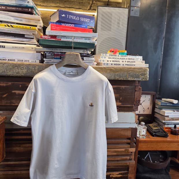 비비안 웨스트우드 티셔츠