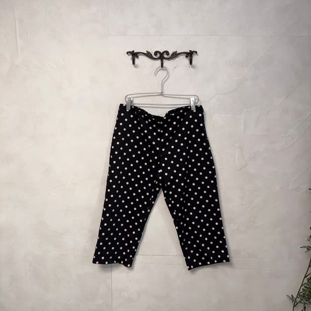 Black & white dot capri pants
