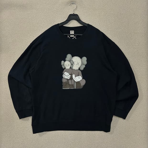 (XL) 유니클로 KAWS XX 그래픽 블랙 맨투맨