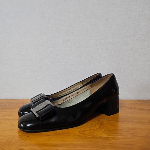 [신발정리] 살바토레 페라가모 바라 리본 페이턴트 펌프스 (225-230