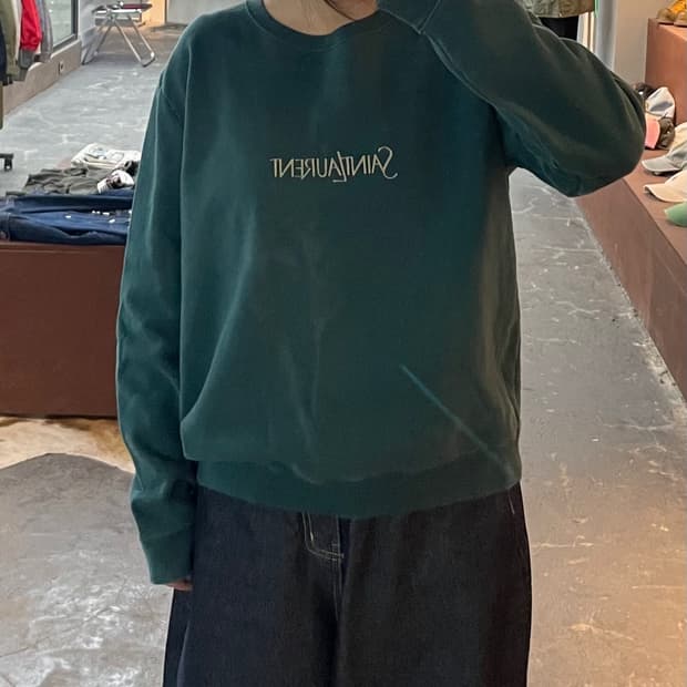 생로랑 로고 프린팅 그린 맨투맨