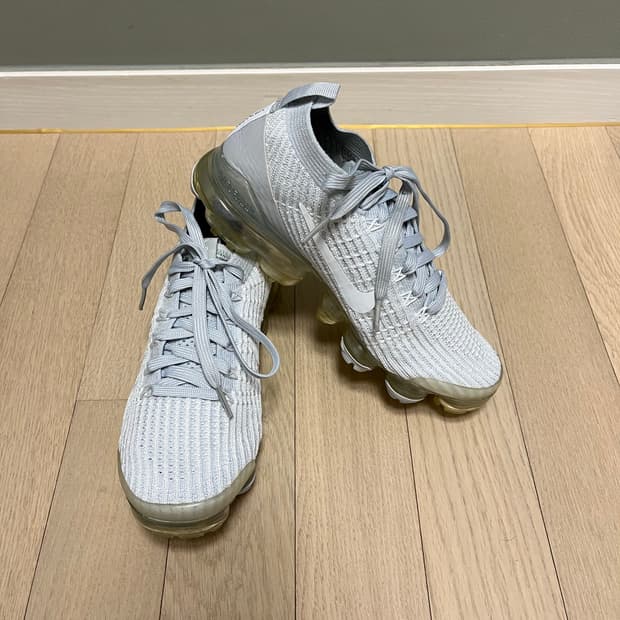 나이키 베이퍼맥스 운동화 사이즈 225 2만원에 판매합니다. 