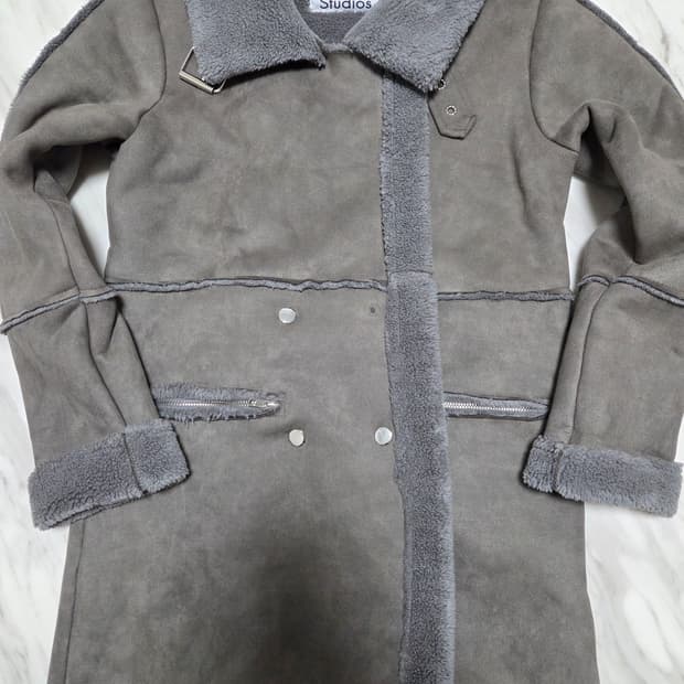 아크네 인조 무스탕 코트