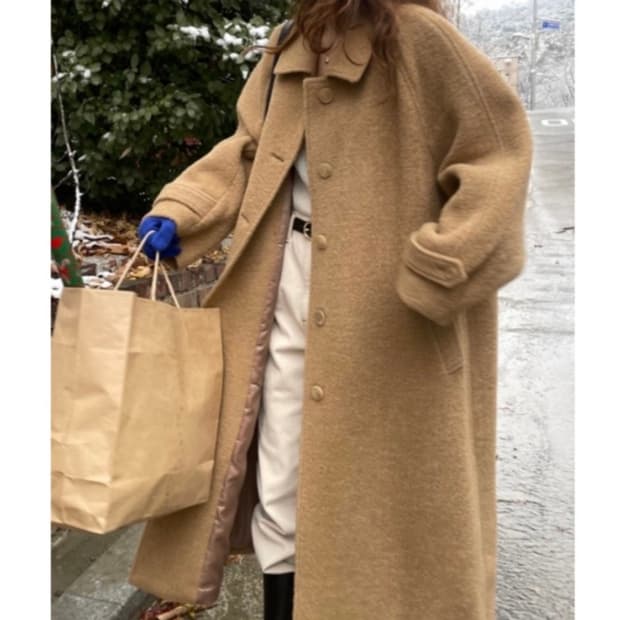 리본빛 모네 캐롤 카멜 롱코트