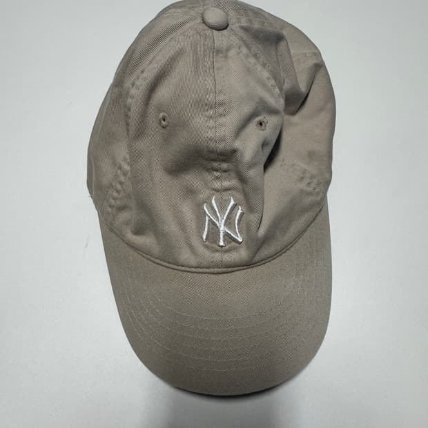 MLB 뉴욕 양키스 스몰 로고 베이지 볼캡