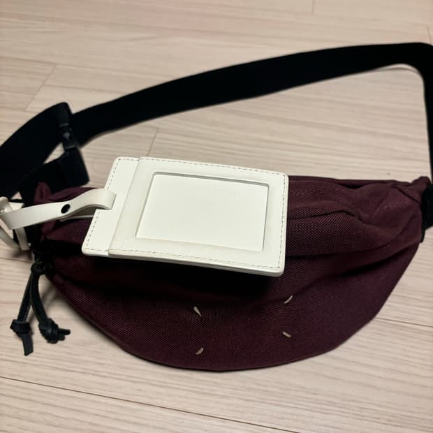 마르지엘라 버건디 슬링백