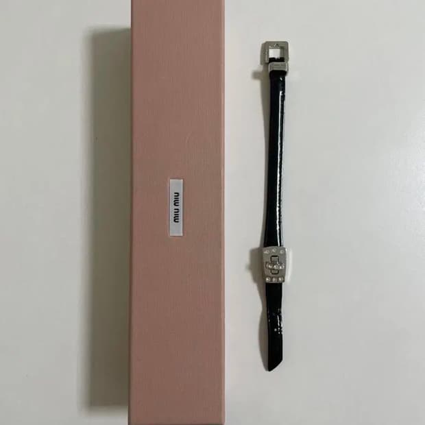 미우미우 크리스탈 팔찌