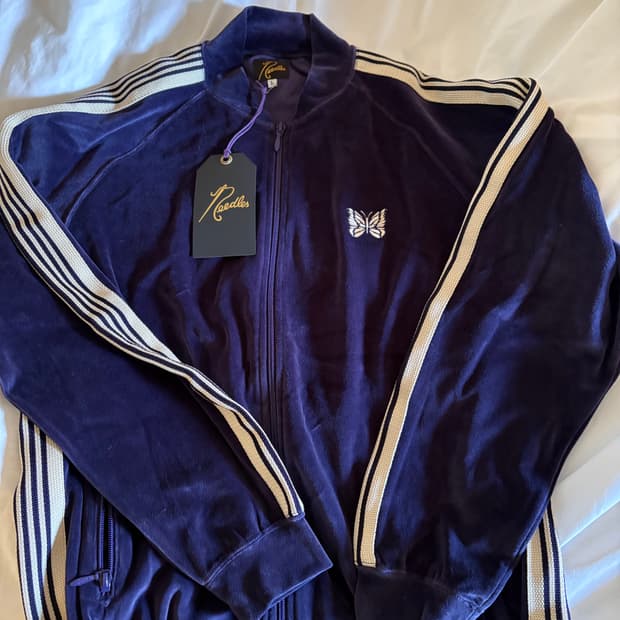 니들스 벨루어트랙탑 새상품 급처