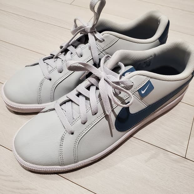 나이키 코트 로얄 스니커즈 275(새상품급)

나이키 코트 로얄 275사