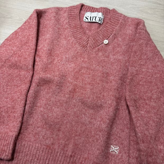 [L] SATUR 세터 핑크 브이넥 니트