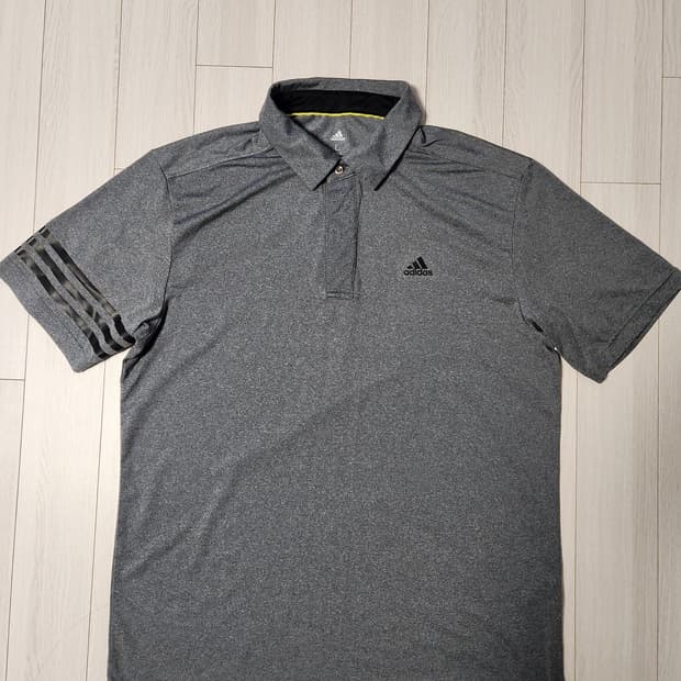 아디다스 골프 남성 반팔카라티 L(새상품급)

오염 하자없이 깨끗해요^^