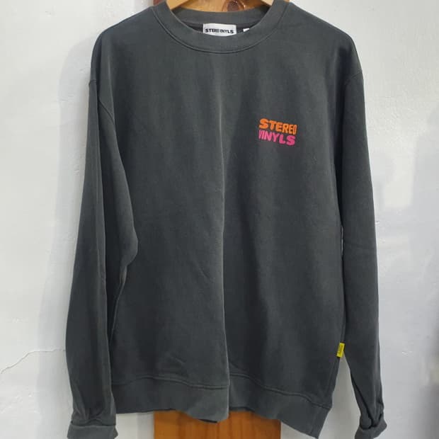 스테레오 바이닐즈 오버핏 겨울맨투맨(100)