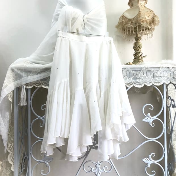 white cubic-point draped skirt 